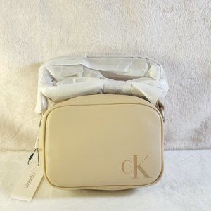Calvin Klein Sculpted Mono Camera Bag / Shoulder Strap - FCM21